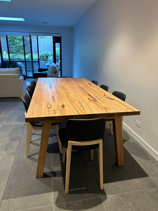 Floki Dining Table