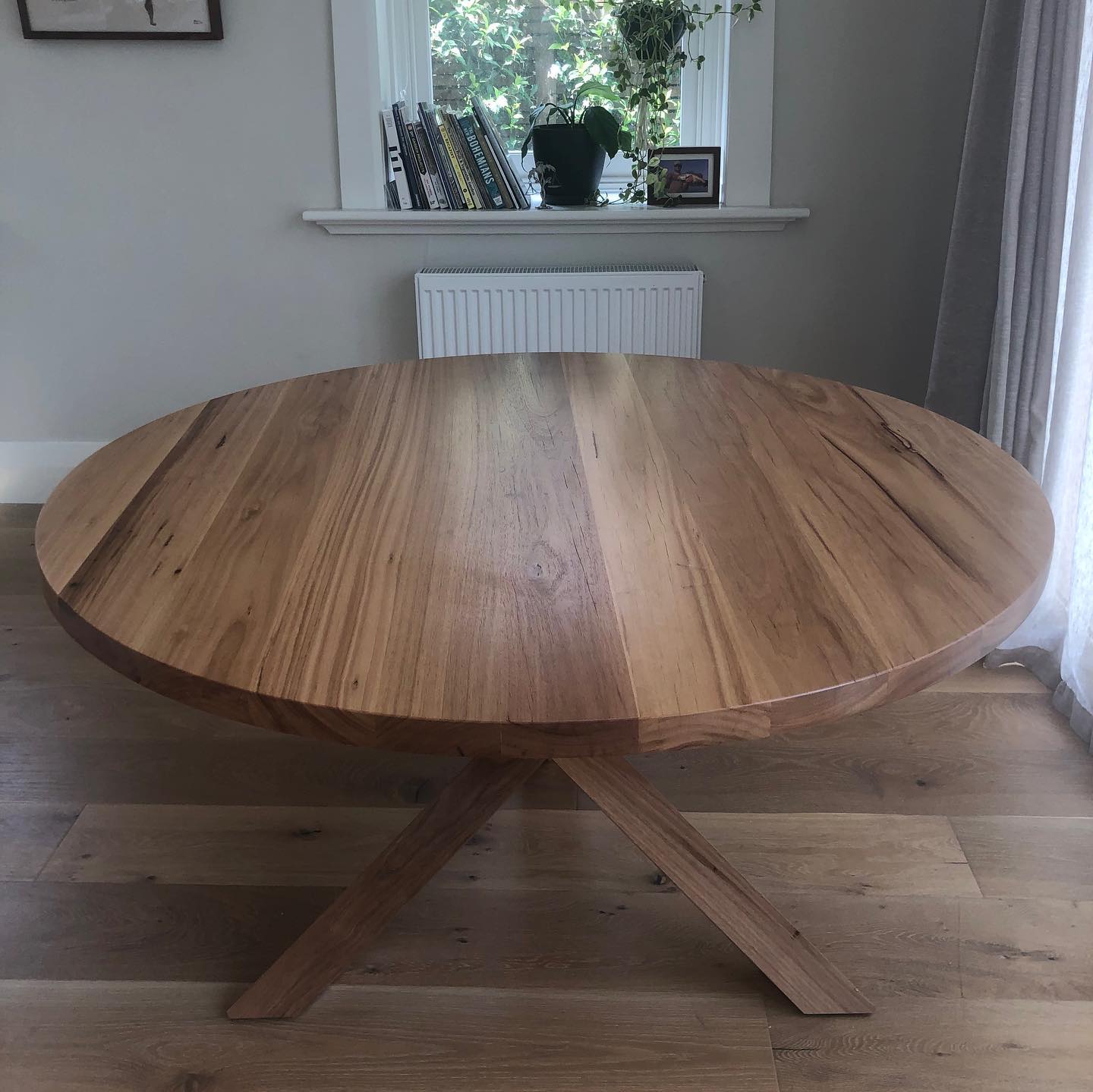 Round Zenith Dining Table